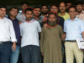 નવી દિલ્હીઃ દિલ્હીમાં પીતમમપુરાના એક મોલમાંથી બુધવારે ધરપકડ કરાયેલાં પાકિસ્તાની જાસૂસ માહિતી લીક કરનારા લોકો સાથે કોડવર્ડમાં વાત કરતા હોવાની વાત સામે આવી છે. ઇન્ટેલિજન્ટ્સ એજન્સીએ આરોપીના કોર્ડવર્ડનો અનુવાદ કર્યો અને પછી આરોપીઓની ધરપકડ કરી. જાસૂસોની પિઝા અને બર્ગર ખાવાની વાતને એક કોડવર્ડ સમજીને તેનું અનુવાદ કર્યું ત્યારે કઇ અલગ વાત સામે આવી.