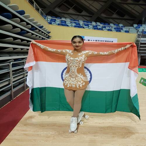 અમદાવાદઃ ગુજરાતી યુવતીએ ચાઇનમાં રોલર ફિગર સ્કેટિંગમાં બીજી વખત એશિયન ચેમ્પિયન બની ગોલ્ડ મેડલ જીતી દેશનું નામ રોશન કર્યું હતું. અમદાવાદમાં રહેતી મિશરી પરીખે અત્યાર સુધીમાં 2 ઇન્ટરનેશ્નલ ગોલ્ડ મેડલ જીત્યા છે.