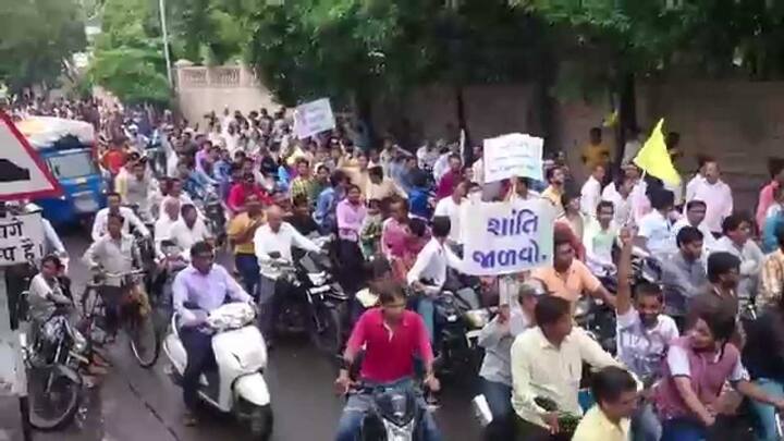 દિનેશ બાંભણીયાએ એક સ્થાનીક સમાચારપત્રને આપેલ ન્ટરવ્યૂમાં જણાવ્યું કે, દરેક પાટીદારને યોગ્‍ય ન્‍યાય મળે તે માટે અમો લડત ચલાવી રહ્યા છીએ. PAAS કોંગ્રેસના ઇશારે ચાલી રહ્યું નથી અને તે કોંગ્રેસનો હાથો પણ નથી. અમારા પર ખોટા આક્ષેપો કરવામાં આવી રહ્યા છે. હું સ્પષ્ટ શબ્‍દોમાં કહું છું કે અનામત આંદોલનને યોગ્‍ય ન્‍યાય મળશે તો જ આ આંદોલનનો સુખદ અંત આવશે, નહી તો જોયાજેવી થશે અને જે કંઈપણ થશે તેના માટે સરકાર જવાબદાર રહેશે.