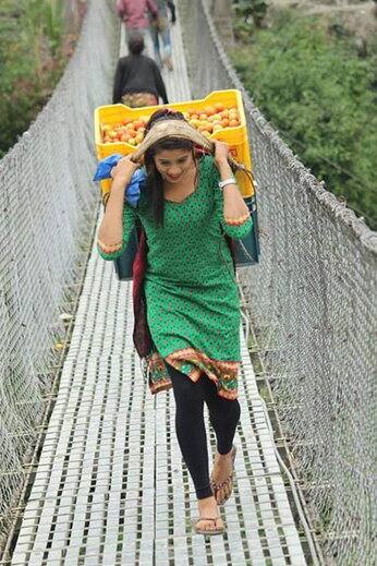 ફોટોગ્રાફર રૂપચંદ મહારાજે નેપાલમાં એક લોકલ માર્કેટમાં ભાજી વેચનાર યુવતીની ફોટો ક્લિક કરી હતી.