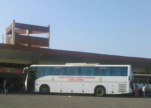 એસટી બસ સેવા હવે ખાનગી બસ ટ્રાવેલ્સની સામે હરીફાઇમાં ઉતરવા માટે વાઇ ફાઇ ફ્રી સુવિધાની ઓફર સાથે સજ્જ થઇ રહી છે. એસટી દ્વારા મુસાફરોને આકર્ષવા માટે મુસાફરોને હવે વાઇ ફાઇ સુવિધા ટૂંક સમયમાં આપવામાં આવશે.