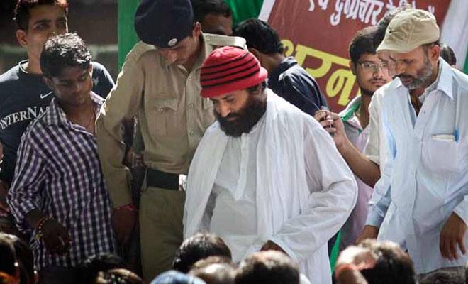 પોલીસે પ્રાથમિક તપાસ બાદ આરોપીઓ વિરુદ્ધ ફરિયાદ દાખલ કરી છે. યુવતીએએ ફરિયાદની સાથે અમુક તસવીરો પણ આપી છે. આ યુવતી હવે ચેનલમાં કામ કરતી નથી. આ અંગે આસારામના આશ્રમની પ્રવક્તા નીલમ દૂબેએ કહ્યું, 'આટલો લાંબો સમય વિત્યા છતાં યુવતી કેમ ચૂપ હતી ? 