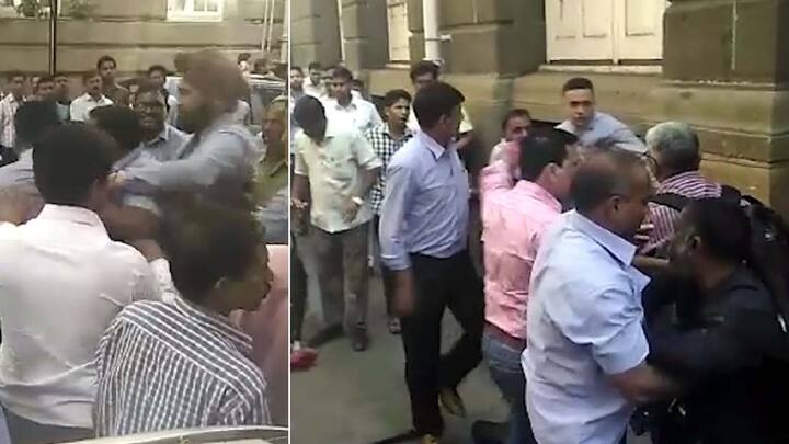 મિસ્ત્રીના ચેરમેન પદેથી હટ્યાના એક અઠવાડિયા બાદ ટાટા સન્સ દ્વારા શુક્રવારે એક જાહેરાત કરવામાં આવી હતી. જેમાં એસ. પદ્મનાભનને હ્યુમન રિસોર્સ વિભાગના ગ્રુપ હેડ તરીકેની જવાબદારી સોંપવામાં આવી છે. જ્યારે મિસ્ત્રી હસ્તક કામ કરી ચૂકેલા મુકુન્દ રાજનને ઓવરસીઝ કાર્યભાર આપવામાં આવ્યો છે જેમાં તે ટાટા સન્સની અમેરિકા, સિંગાપોર, દુબઇ અને ચીનમાં આવેલી ઓફિસનું કામકાજ સંભાળશે. તેની સાથે એથિક્સ અને સસ્ટેનીબીલીટીની જવાબદારી હાલ મુકુન્દ રાજનના શિરેજ છે.