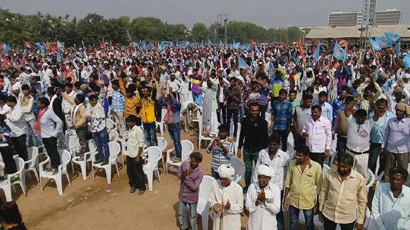 અલ્પેશ ઠાકોરે જણાવ્યું હતું કે, અમે સરકાર સમક્ષ છેલ્લા 1 વર્ષથી દારુના કડક અમલ માટે રજૂઆત કરી રહ્યા છીએ પરંતુ હજુ સુધી તેનો અમલ થયો નથી. અલ્પેશ ઠાકોરે વિધાનસભાના ઘેરાવાની પણ ચીમકી ઉચ્ચારી હતી. એસસીએસટી અને ઓબીસી એક્તા મંચના આ અભિયાનને પાટીદાર અનામત આંદોલનન નેતા હાર્દિક પટેલે પણ સમર્થન આપ્યું છે.