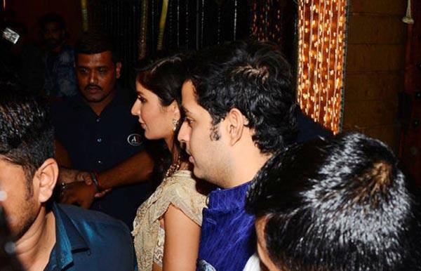 મુકેશ અંબાણીના નિવાસસ્થાન એન્ટિલિયા ખાતે યોજાયેલી ઘણી પાર્ટીઓમાં કેટરીના કૈફ હાજર રહી છે પણ આકાશ અંબાણી સાથે તેણે બીજા કોઈની પાર્ટીમાં હાજરી આપી હોય અને સાથે જ રવાના થયાં હોય એવું પહેલી વાર જ બન્યું છે. તેના કારણે પણ બંનેના અફેરની જોરશોરથી ચર્ચા ચાલી રહી છે.