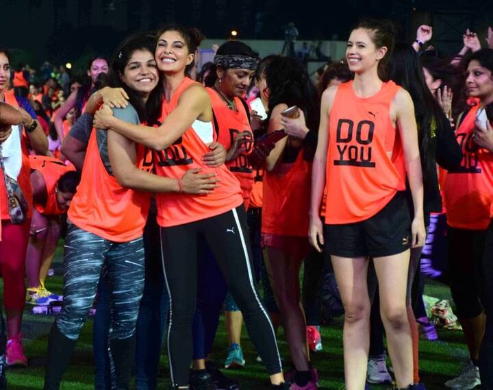 મુંબઈના એક મેદાનમાં ફિલ્મ અને ટીવીની દુનિયાની 1600 અભિનેત્રીઓએ એક સાથે પ્લેન્ક કરી વર્લ્ડ રેકોર્ડ બનાવ્યો. 