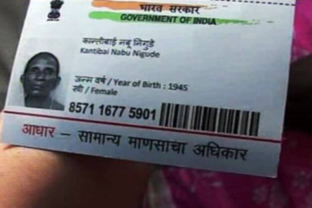 કયા આઇડી પ્રુફ બતાવશો?: 500 અને 1000ની નોટ્સ જમા કરવા માટે તમારે આઇડી પ્રુફ તરીકે આધાર કાર્ડ, પાન કાર્ડ, વોટર આઇડી કાર્ડ, બેન્ક આઇડી. પોસ્ટ ઓફિસ આઇડીનો ઉપયોગ કરી શકશો.