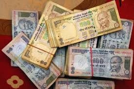 તમે એક દિવસમાં માત્ર 4000 રૂપિયા સુધી 500-1000 રૂપિયાની નોટને નાની નોટો સાથે એક્સચેન્જ કરાવી શકો છો. એટલે કે 10થી 24 નવેમ્બરની વચ્ચે માત્ર 60 હજાર રૂપિયાની નોટ એક્સચેન્જ કરાવી શકો છો.