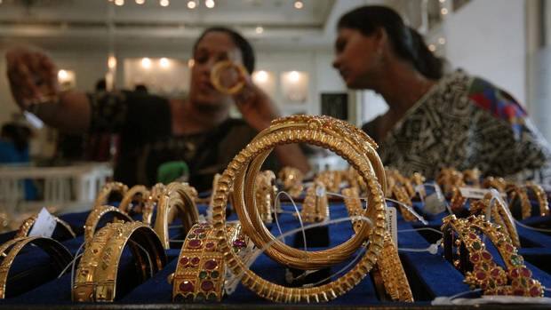 તેમણે ઉમેર્યું કે અમે તમામ ફિલ્ડ ઓફિસર્સને સૂચના આપી જ દીધી છે કે રૂપિયા 500 અને 1000ની નોટો રદ કરવાની જાહેરાત કરાઈ એ પછી જ્વેલર્સ દ્વારા જે પણ વેચાણ કરાયું છે તેની ચકાસણી કરવામાં આવે અને નિયમોનો ભંગ તો કરાયો નથી તેની ખાતરી કરવામાં આવે.