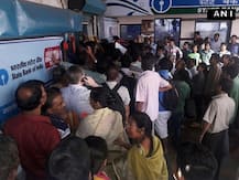 જૂની નોટ બદલવા માટે દેશના તમામ શહેરોમાં લાગી લોકોની ભીડ, જુઓ Pics