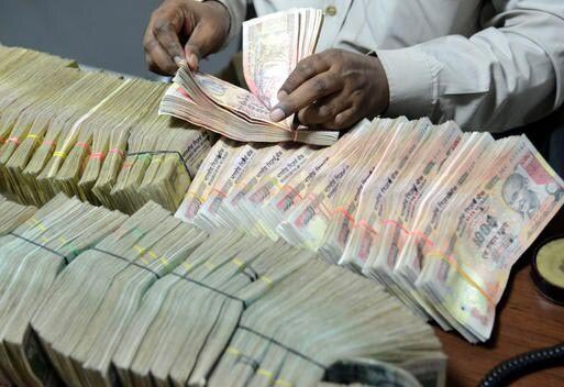 Ahmedabad 500 Snd 1000 Repee Note 50thousen Rupee Theft અમદાવાદમાં 500 અને 1000 રૂપિયાના દરની 50 હજારની રોકડ રકમની ચોરી