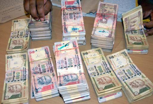 વેપારીઓ પાસે અત્યારે 500 અને 1000ની જે નોટો પડી રહી છે તેનો હિસાબ આપવો પણ જરૂરી છે. મોદી સરકારે આ નોટો જમા કરાવવા માટે 30 ડીસેમ્બર સુધીનો સમય આપ્યો છે તે જોતાં હાલમાં કદાચ બહુ તવાઈ ના આવે પણ એક વાર આ મુદત પતે પછી તવાઈ શરૂ થશે. 