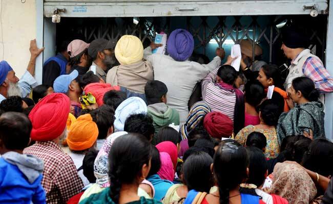 આ મેસેજના સંદર્ભમાં અમદાવાદના કેટલાક ડીસીપી અને સિનિયર આઇપીએસ અધિકારીઓને પૂછતાં તેમણે કહ્યુ હતું કે, અમને આવી જાહેરાત અંગેનો કોઇ પરિપત્ર મળ્યો નથી અને આવી કોઇ જાણ અમને કહેવામાં આવી નથી. જેથી વાયરલ થયેલો આ મેસેજ તદ્દન ખોટો સાબિત થયો છે. 