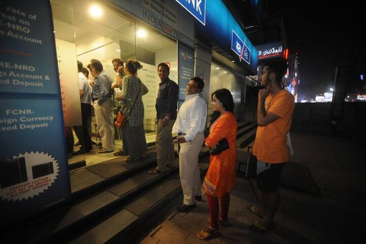 નાણાં સચિવે વધુમાં જણાવ્યું હતું કે, જનધન અકાઉન્ટ્સનો ખોટી રીતે ઉપયોગ ના થાય તેના પર પણ સરકારની નજર છે. ખુલા છુટાની મુશ્કેલી ના પડે તે માટે સરકારે મંદિરો અને ટ્રસ્ટોને છુટા પૈસા બેંકોમાં જમા કરાવવા માટે જણાવ્યું છે.