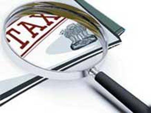 નોંધનીય છે કે, તાજેતરમાં જ સુરતના ઉદ્યોગપતિ મુકેશ પટેલ, મહેશ સવાણી સહિતના આગેવાનોએ ભાજપના રાષ્ટ્રીય અધ્યક્ષ અમિત શાહ, મુખ્યમંત્રી વિજય રૂપાણી અને પ્રદેશ પ્રમુખ જીતુ વાઘાણી સહિતના અગ્રીમ હરોળના પદાધિકારીઓનું સન્માન કરવામાં આવ્યું હતું. આ સન્માન સમારોહનું આયોજકોમાં મુકેશ પટેલનો પણ સમાવેશ થાય છે.