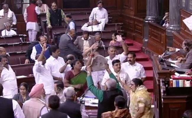 Lok Sabha Rajya Sabha Adjourned After Opposition Uproar On Demonetisation રાજ્યસભા અને લોકસભાની કાર્યવાહી સ્થગિત, રાજનાથસિંહ આપી શકે છે જવાબ