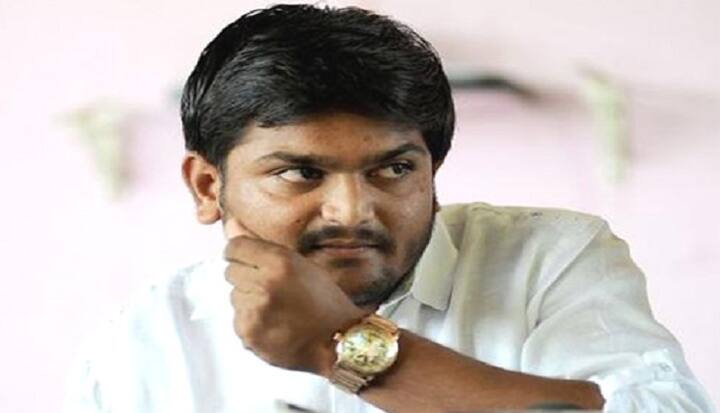 ૨૦મી રવિવારે રાજકોટના ભાયાવદરમા સાંજે છ વાગે લાઇવ સભા યોજાશે જેમાં હાર્દિક પટેલ સંબોધન કરશે. પાટીદાર અનામત આંદોલન સમિતિએ આક્ષેપ કર્યો હતો કે, ભાજપ સરકારના મંત્રી જયંતિ કવાડિયાએ રાજકીય દબાણ કરતાં સભા રદ કરવી પડી છે.