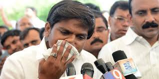 આ સભામાં મોટી સંખ્યા એકત્ર કરવા માટે પાસના નેતાઓ કામે લાગ્યા છે. સભાને સફળ બનાવવા ગામેગામ ખાટલા બેઠકો યોજાઇ રહી છે. રવિવારે હાર્દિક પટેલ ફરી ભાજપ સરકારને નિશાન બનાવી અનામતની લડાઇની શરૃઆત કરશે અને પાટીદારોને મેદાને ઉતારવા કોશિશ કરશે.