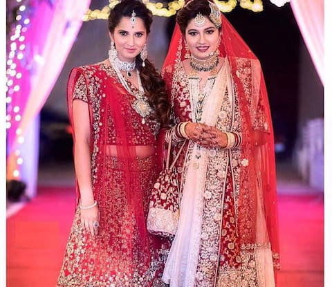 PICS: બહેનના લગ્નમાં સાનિયાએ આમ કર્યુ Enjoy, સેલેબ્સ પણ રહ્યા હાજર PICS: બહેનના લગ્નમાં સાનિયાએ આમ કર્યુ Enjoy, સેલેબ્સ પણ રહ્યા હાજર