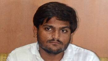 વિડીયો કોન્ફરન્સિંગ દ્વારા પ્રસારણ કરાયું તેમાં વિડીયો ક્વોલિટી એટલી સારી નહોતી. જો કે લોકોએ કોઈ ફરિયાદ નહોતી કરી કેમ કે હાર્દિકનો અવાજ સ્પષ્ટ રીતે સાંભળી શકાતો હતો. મોદીએ 2012ની વિધાનસભા અને 2014 લોકસભા ચૂંટણીમાં 3 ડી હોલોગ્રામ ટેકનોલોજીનો ઉપયોગ કરીને સંખ્યાબંધ ચૂંટણી સભાઓને સંબોધી હતી.