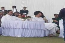 અલાહાબાદના કાર્યક્રમમાં ઈંદિરા ગાંધીના અંદાજમાં જોવા મળી પ્રિયંકા