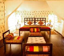 નોટબંધીના કારણે રણોત્સવના રંગમાં ભંગ, પ્રવાસીઓની સંખ્યા ઘટી 