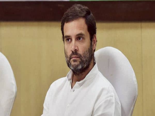 કૉંગ્રેસના અમુક લોકોએ તેની સાથે ગેર વર્તણૂંક કરી હતી. પોલીસની હાજરમાં જ તેના પર હાથ ઉઠાવ્યો હતો. મહિલા તેની સાથે નવા કપડા લઇને પણ આવી હતી પણ રસ્તા પર હંગામો કરતા પોલીસ સ્ટેશનની હવા ખાવી પડી હતી. પોલીસે જણાવ્યું હતું કે, શાંતિ ભંગ કરવાના આરોપમાં તેની અટકાયત કરવામાં આવી છે.