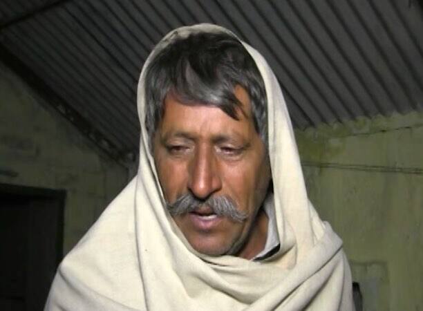 માછિલ સેક્ટરમાં પાકિસ્તાનના હુમલામાં શહિદ થનાર જોધપુરના શેરગઢના રહેનાર પ્રભુ સિંહ પણ હતા. શહિદ પ્રભુ સિંહ 4 વર્ષ પહેલા સેનામાં ભર્તી થયા હતા. 2 વર્ષ પહેલા જ તેના લગ્ન થયા હતા. શહિદ પ્રભુ સિંહની 10 મહિનાની બાળકી છે. તે પરિવારમાં એકલા કમાનાર છે. દિવાળી પહેલા જ એક મહિના પહેલા જ છુટી મનાવવા માટે તે ધરે આવ્યા હતા. શહીદ પ્રભુ સિંહના પિતા 18 વર્ષ પહેલા સેનામાંથી રિટાયર થયા હગતા. પોતાના પુત્ર શહિદ થતા પિતા એટલા તુટી ગયા છે કે, તે ખુદ પાકિસ્તાન સાથે બદલો લેવાની વાત કરે છે.