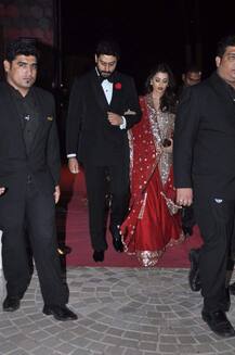 PICS: પતિ સાથે આ અવતારમાં જોવા મળી એશ, રેડ ડ્રેસમાં લાગી Gorgeous! 