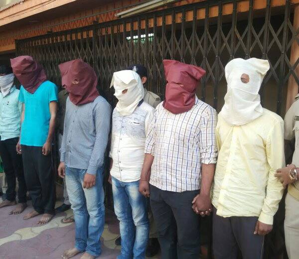 સગીરાએ પોલીસને જણાવ્યું હતું કે, આ કામ કરવા માટે જ્યારે તે ના પડતી હતી ત્યારે તેને પટ્ટા વડે મારતા હતા. તેમજ તેને આ ગંદુ કામ કરવા માટે મજબૂર કરતાં હતાં. દેહવ્યાપારના ધંધામાં વધુને વધુ કમાવાની લાલચ સાથે તેઓ દિલ્લીથી જયપુર આવ્યા હતા. જ્યાં થોડો સમય રહ્યા હતા. 