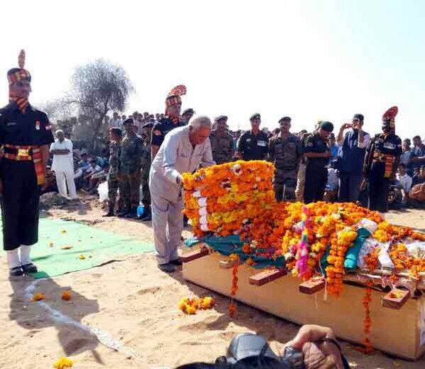 એન્કાઉન્ટરમાં એક ગોળી તેમના ખભા પર વાગી હતી. આતંકવાદીઓએ રોકેટ પ્રોપેલ્ડ ગ્રેનેડ (આરપીજી) છોડતાં તેના ટુકડા તેમના શરીરમાં ઘૂસી ગયા. આતંકવાદીઓ ગાઢ ધુમ્મસ અને જંગલનો ફાયદો ઉઠાવીને ભાગી ગયા હતા. નરપતને પ્રાથમિક સારવાર આપી પ્લેન દ્વારા મિલિટ્રી હોસ્પિટલ લવાયા વધુ લોહી વહી જવાના કારણે તેઓ રસ્તામાં જ શહીદ થયા.