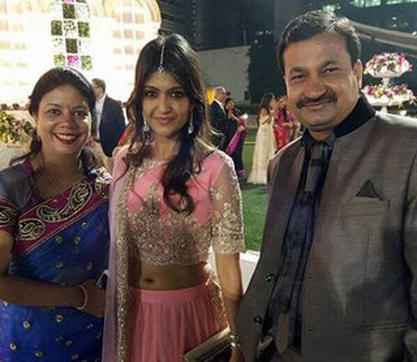 મનોજ મોદી, પત્ની અને દિકરી સાથે 