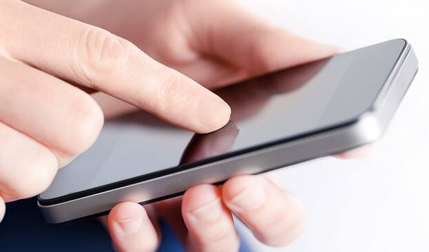 આવતા સપ્તાહથી આ તમામ મંદિરોમાં ઇ-વોલેટ દ્વારા દાન, ચઢાવો કે પ્રસાદ શરૂ થઇ જશે. મંદિરનાં સૂત્રોના જણાવ્યા મુજબ   સામાન્ય રીતે મંદિરને જે દાન મળતું હતું તેમાં ૩૦ ટકા સુધીનો ઘટાડો નોટબંધીના કારણે નોંધાયો છે. તેથી પૂજા માટે ભક્તો   પ્લા‌સ્ટિક મનીનો ઉપયોગ કરે તે માટે પ્રચાર કરવામાં આવશે. કેટલાંક મંદિરોમાં ચલણની અછતના કારણે ભક્તોની સંખ્યામાં   ઘટાડો થયો છે.