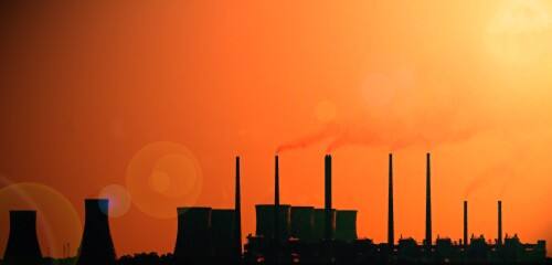 ઈકરા રેટિંગ્સના સિનિયર વાઈસ પ્રેસિડેન્ટ સબ્યસાચી મજુમદારે ઈટીને જણાવ્યું કે, આ નવા નિયમોના અનુપાલન માટે વીજ ઉત્પાદકોએ મેગાવોટ દીઠ 60 લાખથી 1 કરોડ સુધીનું મૂડી રોકાણ કરવાની જરૂર પડશે જેની કુલ રકમ અંદાજે 1.2 લાખ કરોડ જેટલી થવા જાય છે. આ ખર્ચના પગલે વીજ ઉત્પાદનના ખર્ચમાં યુનિટ દીઠ 13-22 પૈસા સુધીનો વધારો થશે. પર્યાવરણ અને વન મંત્રાલય દ્વારા ડિસેમ્બર 2015માં થર્મલ પાવર પ્રોડ્યુસર્સ માટે ઉત્સર્જનના સુધારેલા નિયમો જારી કર્યાં હતાં.