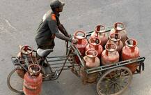 ગૃહિણીઓનું બજેટ ખોરવાશે, પેટ્રોલ બાદ સબસિડીવાળા LPGમાં થયો વધારો, જાણો કેટલી થઈ કિંમત