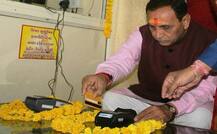 વિજય રૂપાણીએ પત્નિના ડેબિટ કાર્ડથી અંબાજી મંદિરને કર્યું કેટલું દાન, જાણો