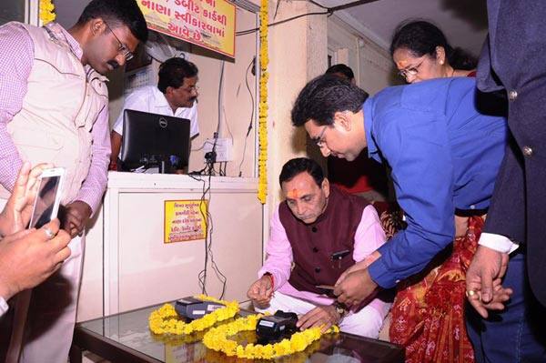 આ પ્રસંગે મુખ્યપ્રધાનએ કહ્યું કે, હુ આજે સીએમ બન્યા બાદ પ્રથમ વાર અંબાજી માતાજીના દર્શન કરવા પરીવાર સાથે આવ્યો છુ. આખા ગુજરાતમાં લોકો પર કોઈ મુસીબત ન આવે તે માટે માતાજીને પ્રાર્થના કરી છે આજે અંબાજી મંદિરમાં કોઈ માઈ ભક્તને ઓનલાઇન ડોનેશન દાન આપવુ હોય તે માટે અહીં સ્વાઇપ મશીન પણ મુકવામાં આવ્યા છે.