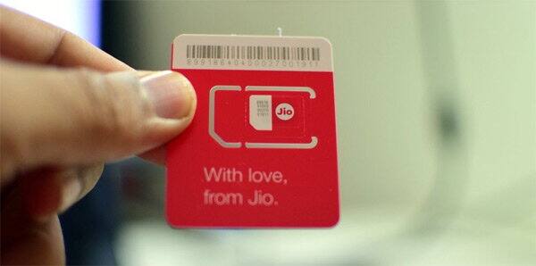 ઉલ્લેખનીય છે કે, કંપની પાસે સમગ્ર દેશમાં 4જી સેવા આપવાનું લાયસન્સ છે. સૂત્રો અનુસાર કંપનીએ પાંચ સપ્ટેમ્બરે પોતાના ઓપરેશન બાદથી અત્યાર સુધી દરેક મિનિટે 1000 અને દરરોજ 6 લાખ ગ્રાહકો જોડવાનો રેકોર્ડ બનાવ્યો છે. કંપનીએ જણાવ્યું કે, 83 દિવસમાં તેના યૂઝર્સની સંખ્યા પાંચ કરોડ કરતાં વધી ગઈ છે.