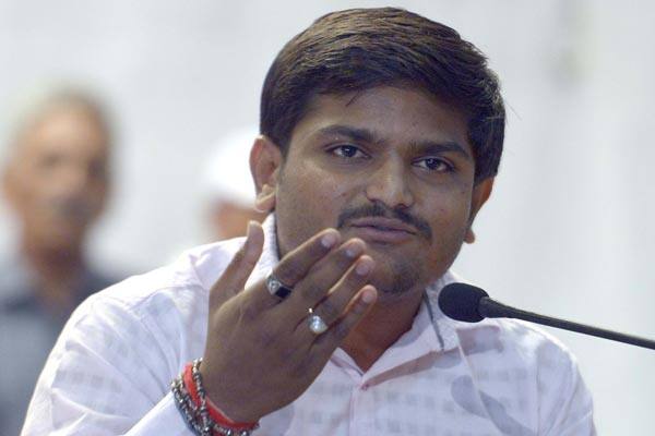 હાર્દિકે ઉમેર્યું હતું કે,  સરકાર પાસે કોઈ જ સત્તા નથી. સરકારે  લેશન પૂરું નથી કર્યું.  તેણે એમ પણ ઉમેર્યું હતું કે, હવે અમે સોમવારની રાહ જોઈએ છીએ. હવે સોમવાર બાદ રાજ્યમાં આંદોલન મજબૂત રીતે ચાલશે., તેમ હાર્દિકે જણાવ્યું હતું. 