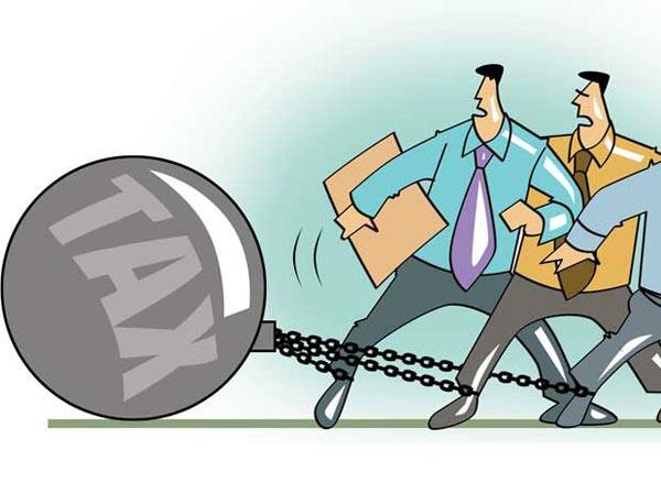 આવકવેરા વિભાગે મહેશ શાહને ઝડપી લેવા માટે આપાજી અમીનની ઓફિસમાં દરોડા પાડ્યા છે અને છેલ્લા ત્રણ દિવસથી આ કામગીરી ચાલુ છે. આવકવેરા વિભાગે અમદાવાદ અને રાજકોટમાં મહેશ શાહની મનાતી ટ્રાવેલ એજન્સીઓ પર પણ દરોડા પાડ્યા છે. આપાજી અમીન કંપનીના માલિક તેહમ્યુલ શેઠના છે.