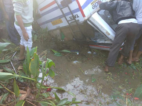 વિરમગામ-સાણંદ બાયપાસ પાસે મિનિ બસનો અકસ્માતઃ એકનું મોત, 10 ઘાયલ