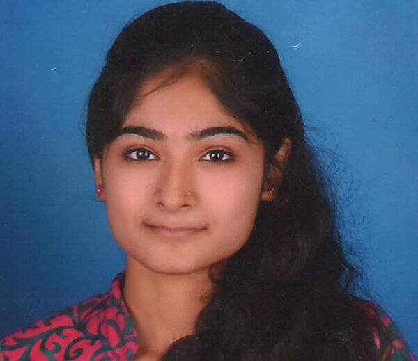 મોટીબહેન પુજાને 8 માસનો અને નાનીબહેન પાયલને 2 માસનો ગર્ભ હતો. આ બનાવની કરૂણતા એ હતી કે, પુજાબેનનાં પેટમાં રહેલ 8 માસનો ગર્ભ રસ્તા પર ફંગોળાઇ ગયો હતો અને ગર્ભ જીવિત હોવાથી 108 દ્વારા મેંદરડા હોસ્પિટલે લાવવામાં આવેલ અને વધુ સારવાર માટે જૂનાગઢ લઇ જવાતો હતો ત્યારે રસ્તામાં તેનું પણ મોત નિપજયું હતું. આ ઘટનાને નજરે જોનારા સૌ કોઇનાં હૈયા કંપી ઉઠયા હતાં.