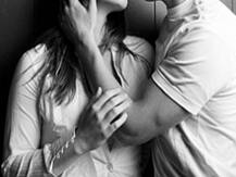 યુવતી પાસે સેક્સની માગણી કરતા એક્સ-બોયફ્રેન્ડને પતિએ ભણાવ્યો એવો પાઠ જે જાણીને ચોંકી જશે