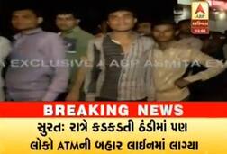 સુરત: નોટબંધીના 27માં દિવસે પૈસા ઉપાડવા માટે લોકોની ATM બહાર લાંબી લાઈનો યથાવત