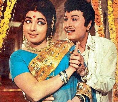 હત્યાનો કેસ : રાજશેખરને 1998માં હત્યાના પ્રયાસનો કેસ નોંધાવ્યો. આરોપ હતો કે જયલલિતાએ તેને જૂતાં અને દંડાથી મરાવ્યો હતો.