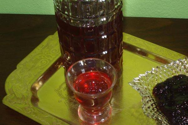 સૂત્રોએ એમ પણ ઉમેર્યું હતું કે, આ કાયદા હેઠળ ગેરકાયદે દારૂ વેચાતો હોય તે વિસ્તારના ધારાસભ્‍ય અને ડીએસપીને પણ નોટીસની જોગવાઇ હશે. આ કાયદામાં દારૂ પીનાર પહેલીવાર પકડાય તો એક સપ્તાહની કેદની સજા થશે. બીજી અને ત્‍યાર બાદ પકડાય તો કેદની સજામાં વધારો કરવા સહિતની સજાની જોગવાઇ નવા કાયદામાં કરવામાં આવે તેવી શક્યતા છે.