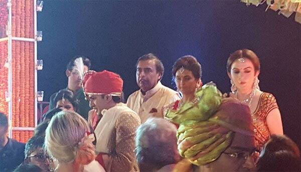 મુકેશ અને નીતા અંબાણી 