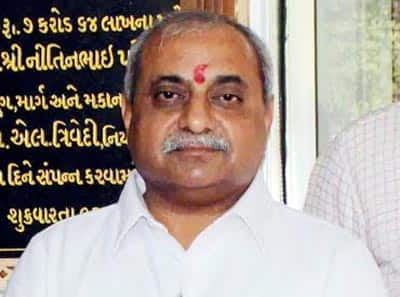 આ અંગે નક્કી થયેલા દર પ્રમાણે 25 ચોરસ મીટર સુધી માટે પ્રવર્તમાન જંત્રીના 10 ટકાથી માંડી 251 ચોરસ મીટર થી વધુ માટે જંત્રીના 100 ટકા ભરવા પડશે. આ રકમ પ્રવર્તમાન બજાર કિંમત કરતા ઘણી ઓછી છે અને આવા લાભાર્થીઓ ને બજારકિંમતથી ખૂબ નીચા ભાવે તેમનો જમીન ભોગવટો કાયદેસર થશે.