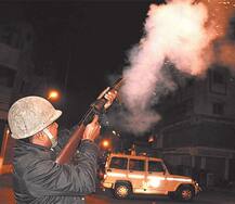 વડોદરા: DJ બંધ કરાવવા બાબતે કોમી તોફાનો ફાટી નીકળ્યાં, DGPની કાર પર ઝીંકાયો દેશી બોંબ 