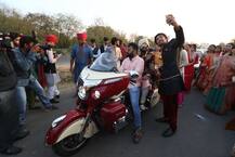 અમદાવાદમાં યુવક 37 લાખની બાઈક પર બેસી પરણવા ગયો, જુઓ વરરાજાનો ઠાઠ